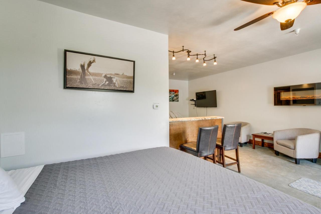 Central Lava Hot Springs Studio With Deck And Views! Εξωτερικό φωτογραφία