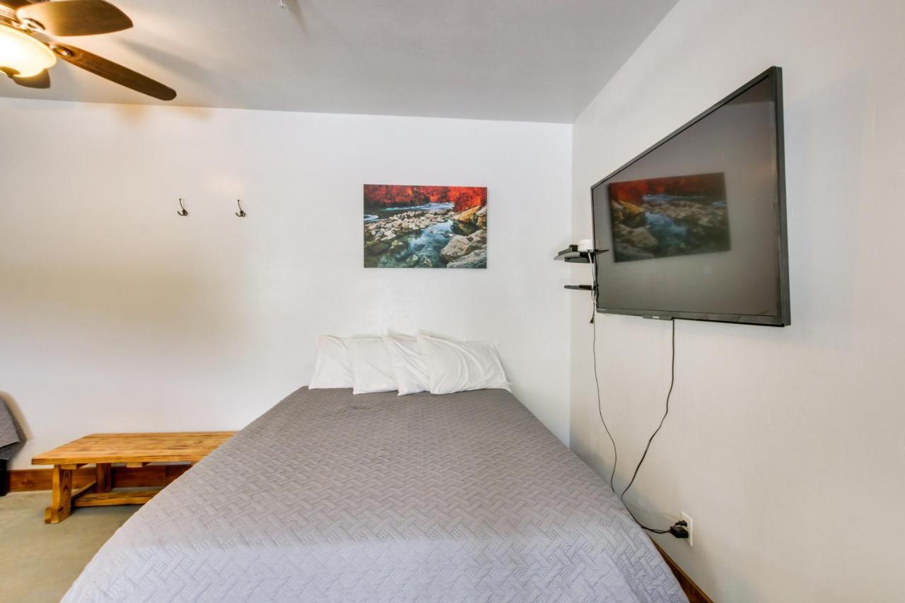 Central Lava Hot Springs Studio With Deck And Views! Εξωτερικό φωτογραφία