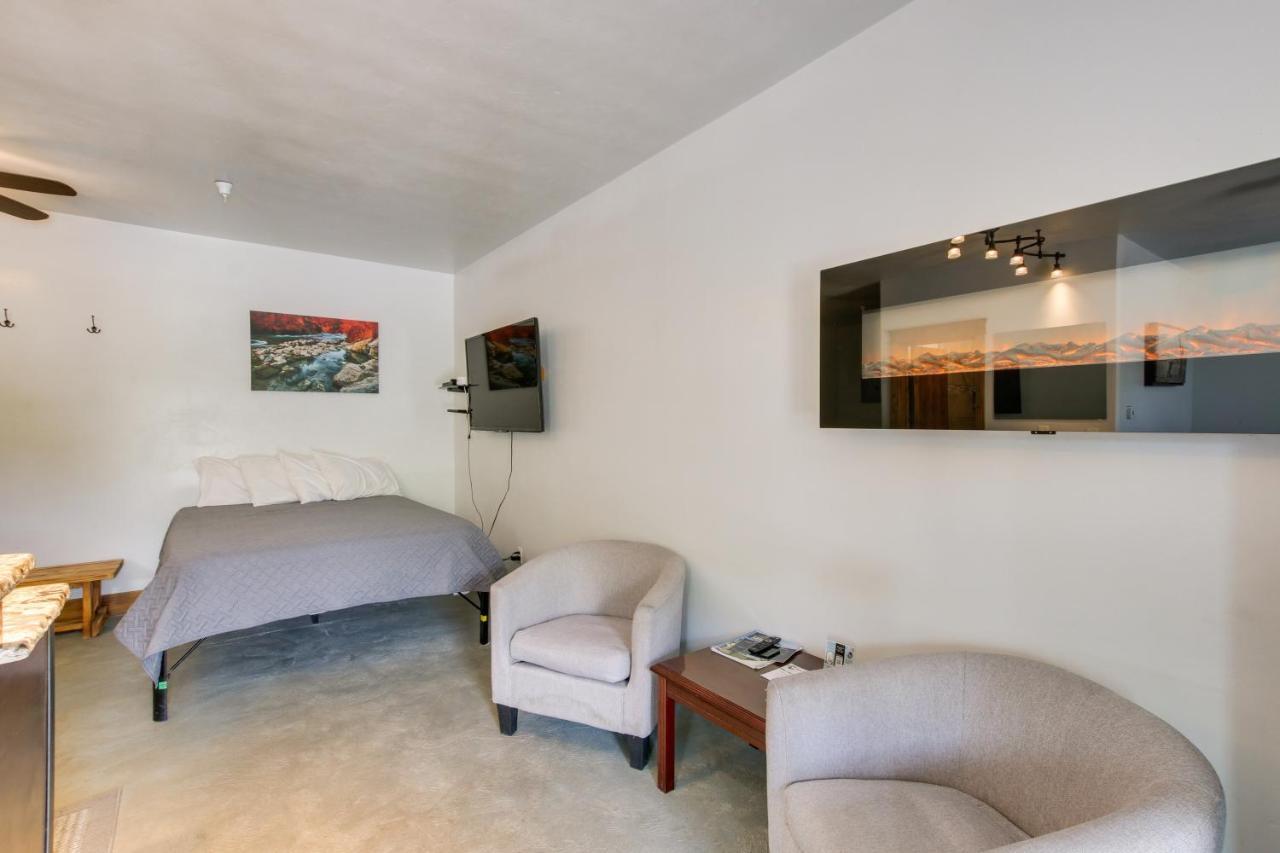Central Lava Hot Springs Studio With Deck And Views! Εξωτερικό φωτογραφία