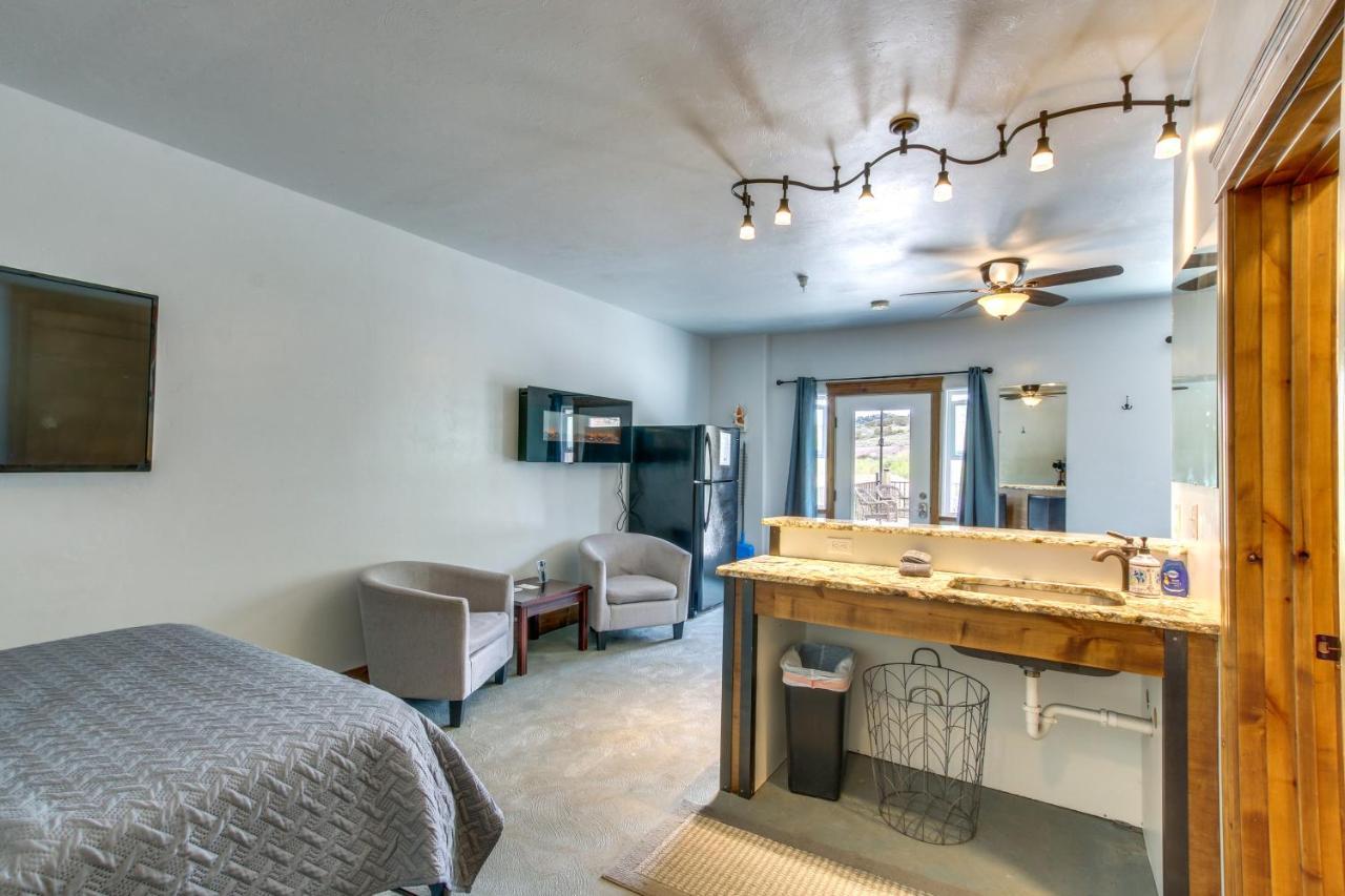 Central Lava Hot Springs Studio With Deck And Views! Εξωτερικό φωτογραφία